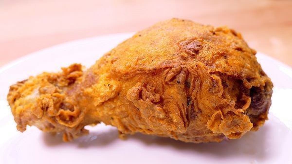 En este momento estás viendo ¿Cómo se prepara pollo estilo KFC?